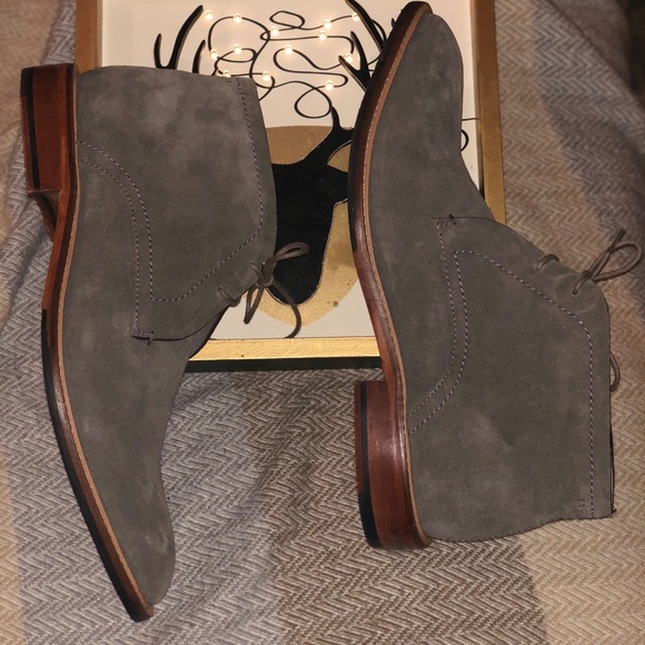Ted Baker Men’s size 9 1/2 dress ankle boot.
